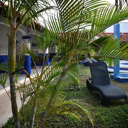 Hotel Plaza Almendros, イスラ・ムヘーレス エクステリア 写真