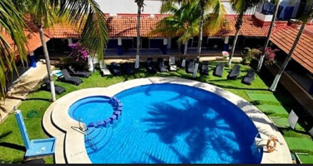Hotel Plaza Almendros, イスラ・ムヘーレス エクステリア 写真