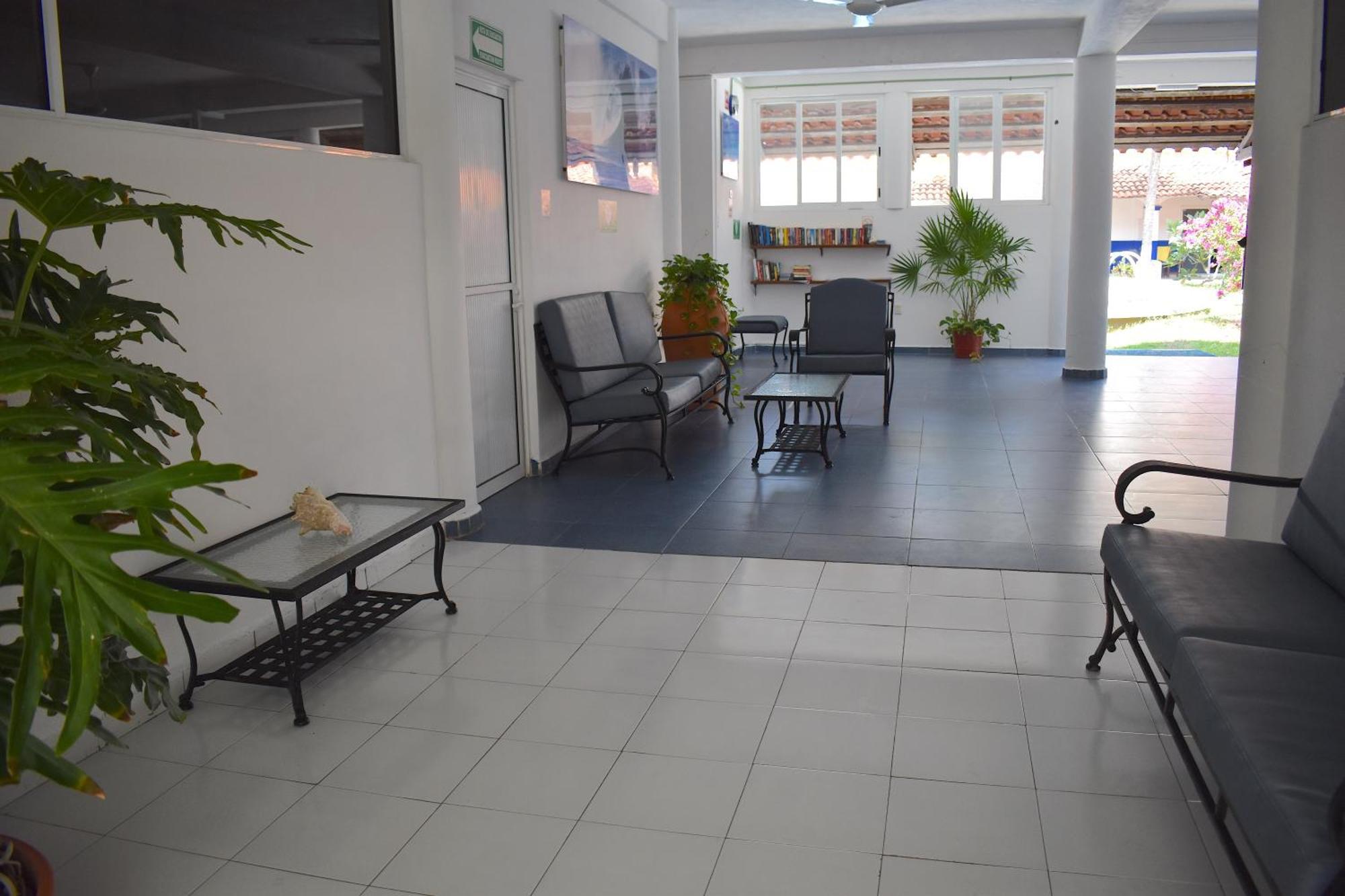 Hotel Plaza Almendros, イスラ・ムヘーレス エクステリア 写真