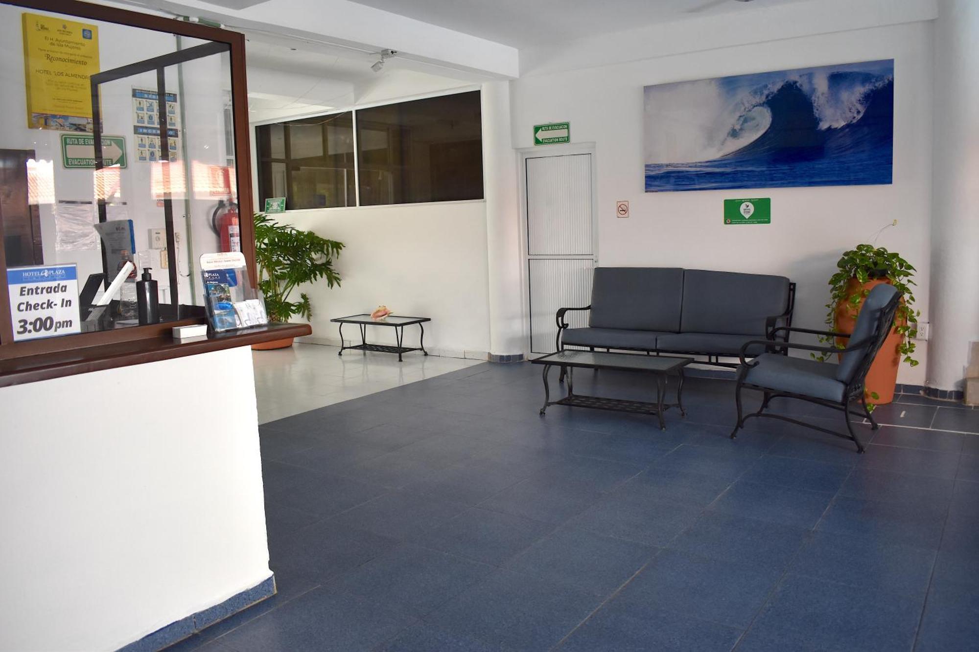 Hotel Plaza Almendros, イスラ・ムヘーレス エクステリア 写真