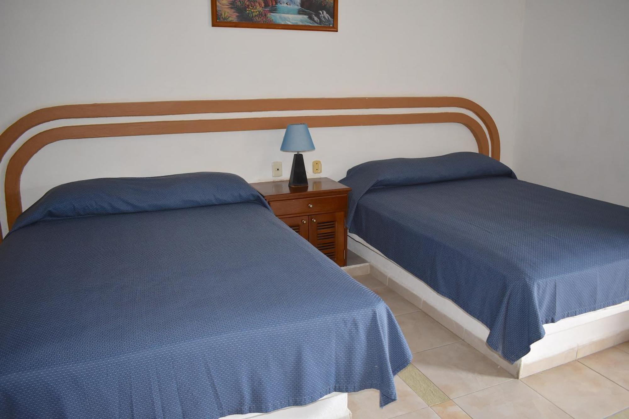 Hotel Plaza Almendros, イスラ・ムヘーレス エクステリア 写真