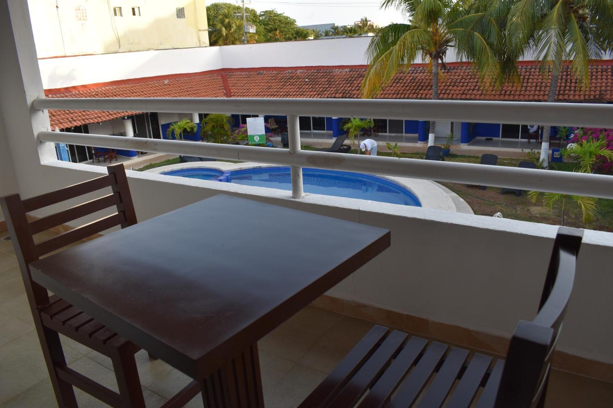 Hotel Plaza Almendros, イスラ・ムヘーレス エクステリア 写真