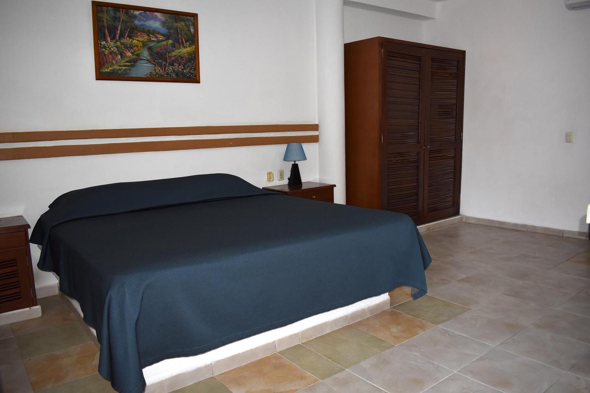 Hotel Plaza Almendros, イスラ・ムヘーレス エクステリア 写真