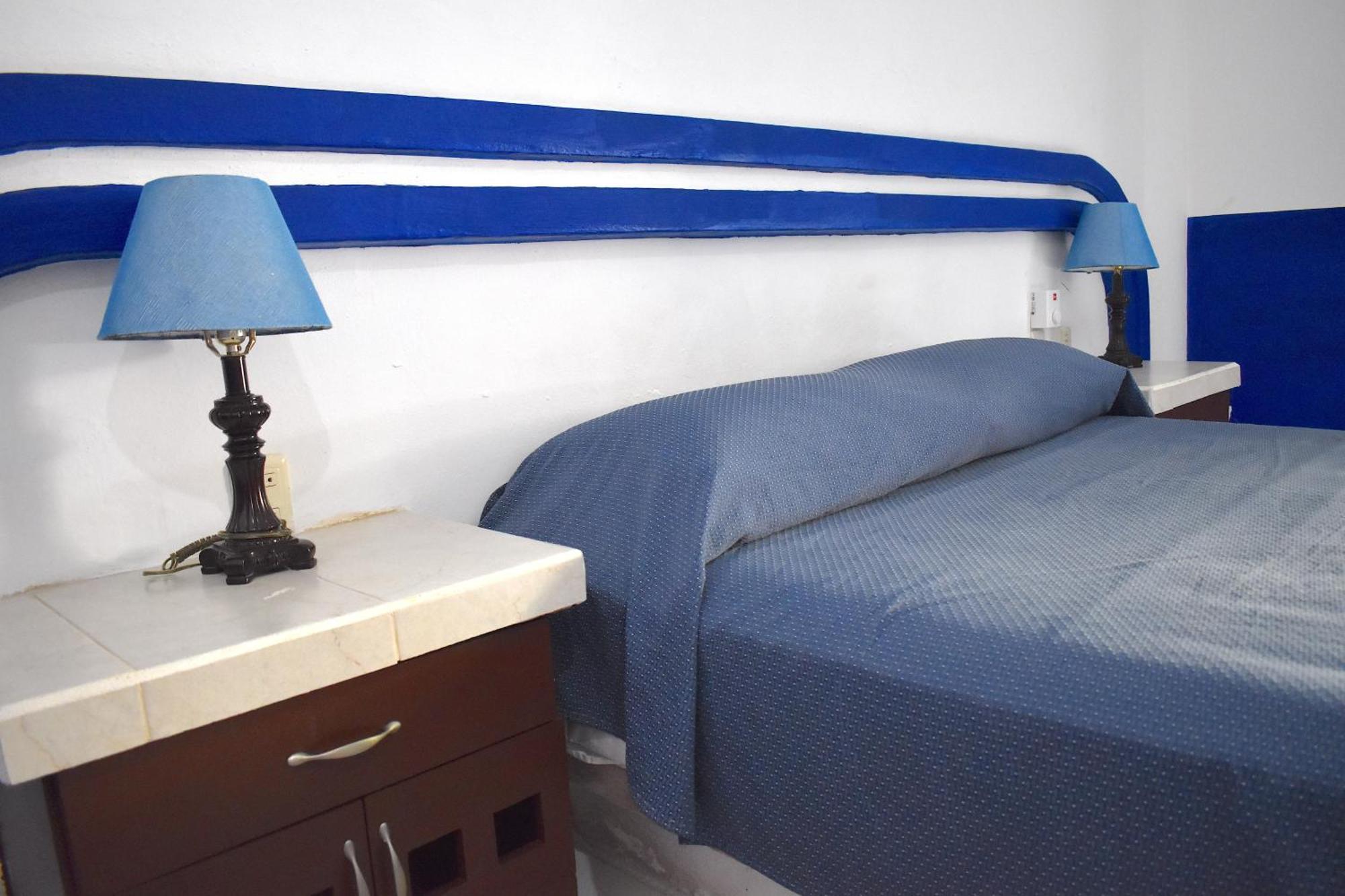 Hotel Plaza Almendros, イスラ・ムヘーレス エクステリア 写真